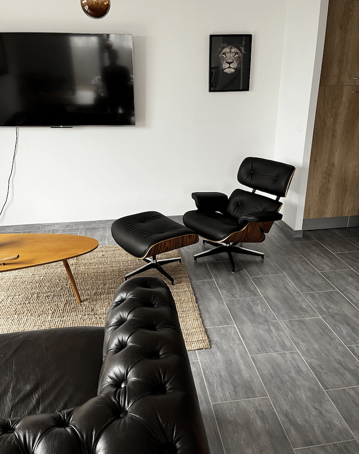 avis fauteuil lounge design cuir aniline noir bois noyer pivotant eames eams salon réplique copie réédition base alu poli