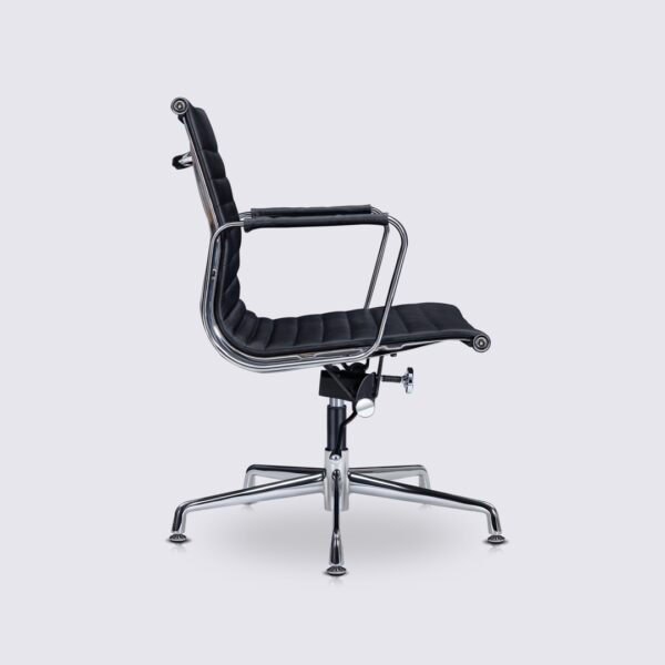 chaise de bureau ergonomique eames alu EA117 en cuir noir base fixe