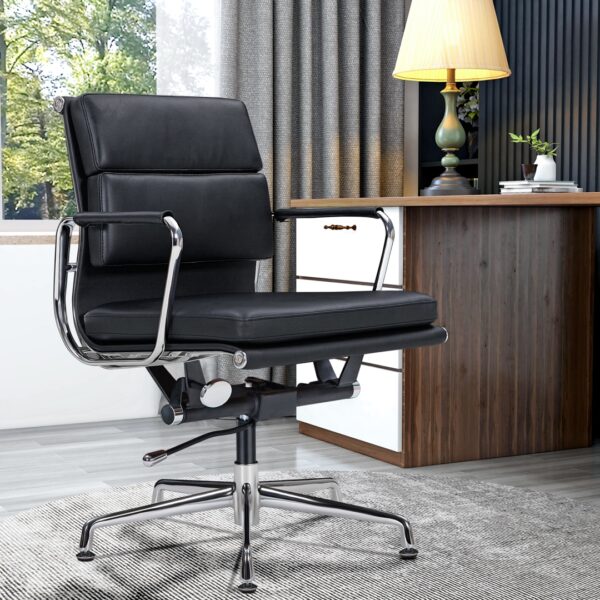 chaise de bureau style eames ergonomique cuir noir soft pad pieds fixes dans un bureau