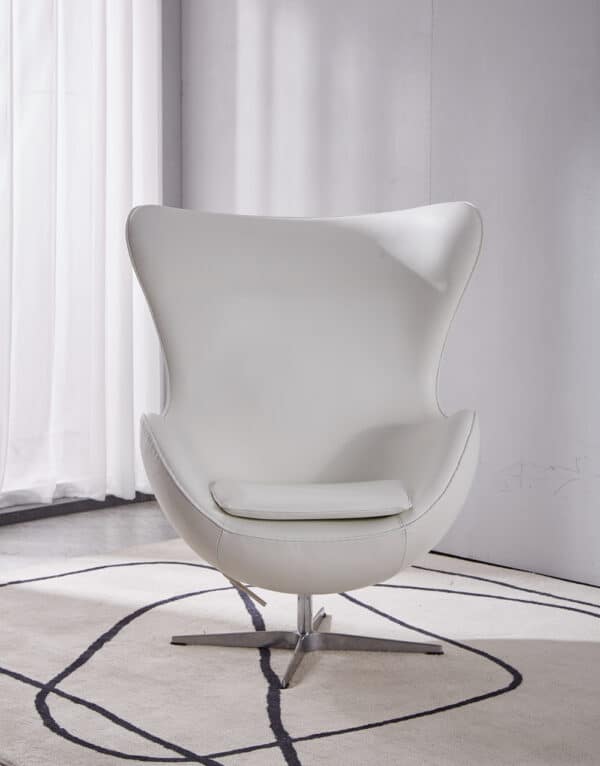 fauteuil oeuf sur pied design moderne pivotant cuir blanc italien replica arne jacobsen egg chair dans salon