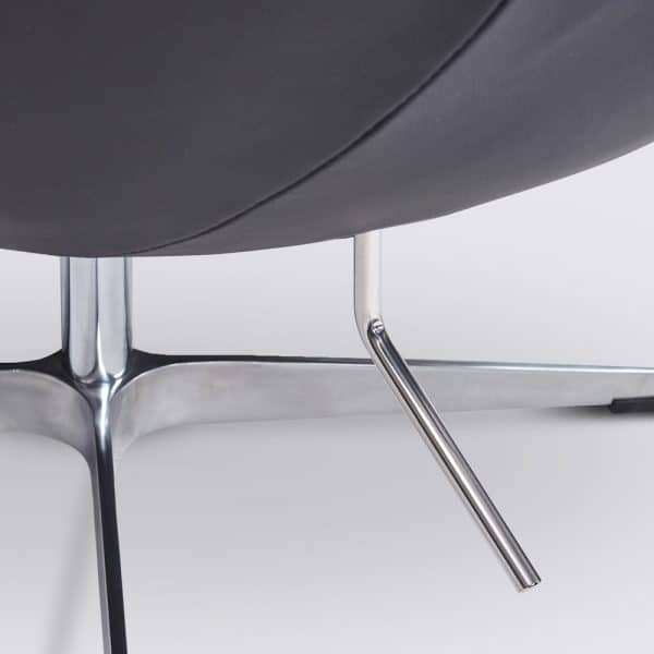 egg fauteuil egg chair sur pied design moderne pivotant oeuf cuir noir italien copie fauteuil jacobsen ajustable