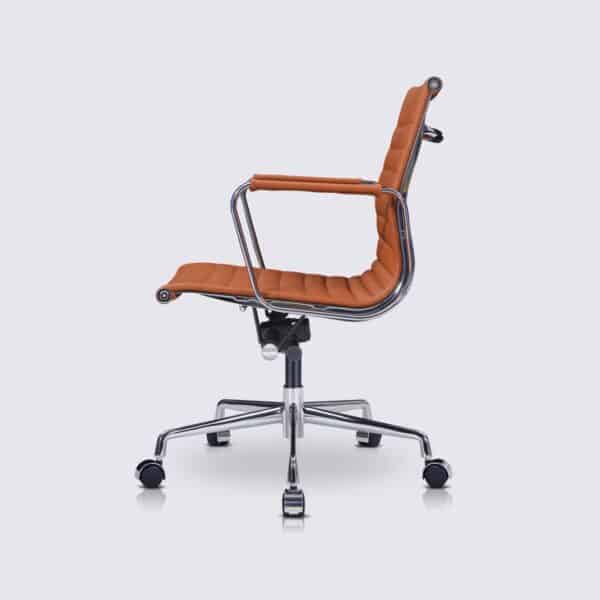 chaise de bureau ergonomique eames alu EA117 en cuir cognac marron