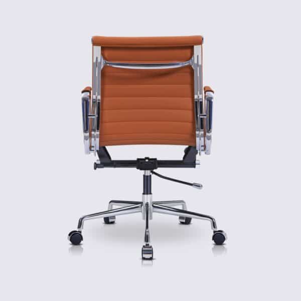 chaise de bureau design eames alu EA117 en cuir cognac marron avec roulette