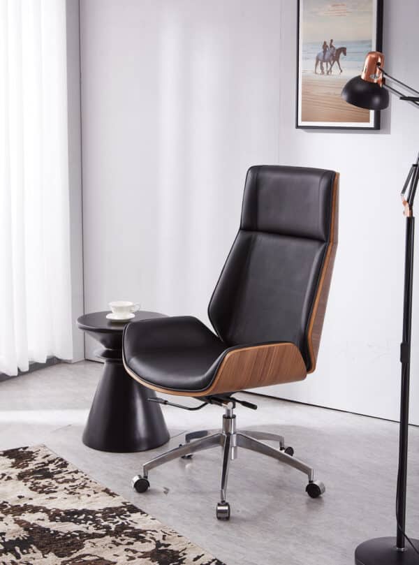 chaise de bureau eames en cuir noir nordic bois de noyer dans un bureau