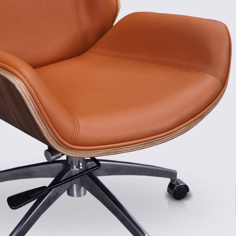 assise confortable chaise de bureau en cuir cognac nordic bois de noyer roulette aluminium dossier haut moderne style eames