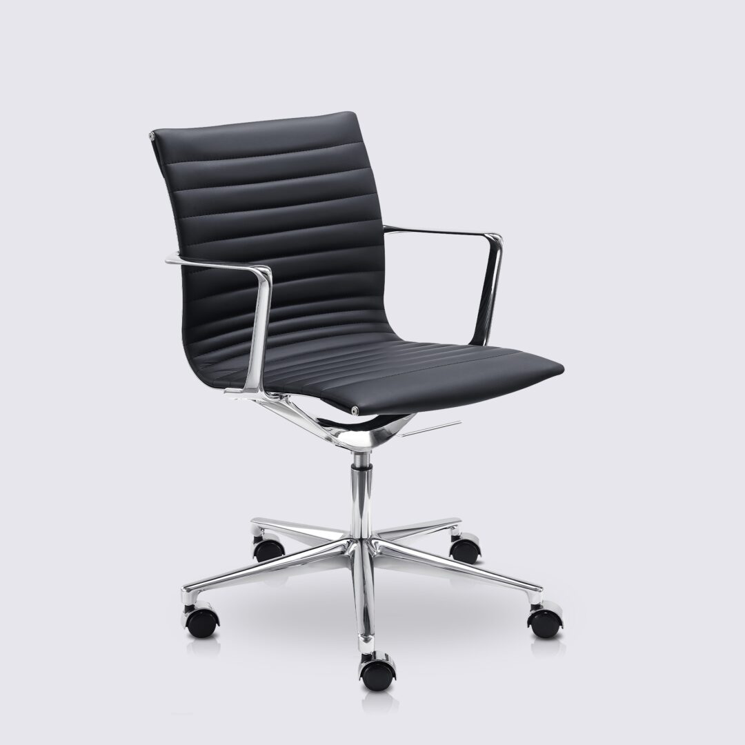 chaise de bureau design avec roulette et accoudoir en cuir italien noir et aluminium poli livio premium