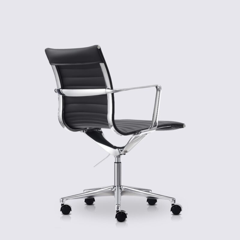 chaise de bureau eames avec roulette et accoudoir en cuir noir et aluminium poli livio premium