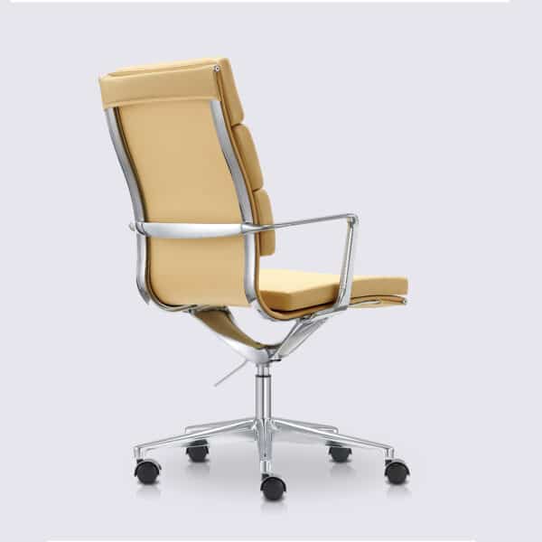 chaise de bureau eams dossier haut avec roulette et accoudoir en cuir blanc creme et aluminium chrome alberto premium