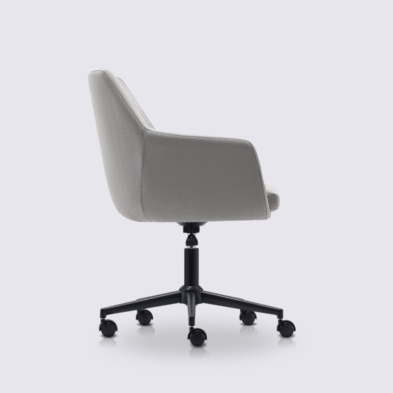 chaise de bureau scandinave emma avec roulette et accoudoir en tissu linen gris clair et base noir matte