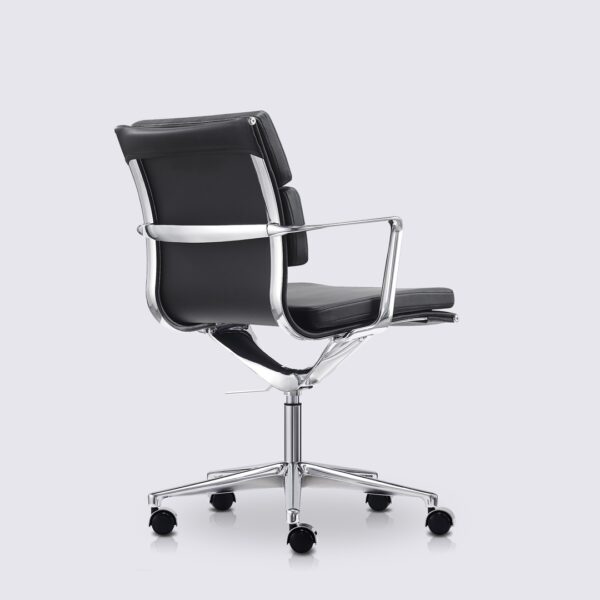 chaise de bureau ergonomique eames avec roulette et accoudoir en cuir noir et aluminium chrome alberto premium