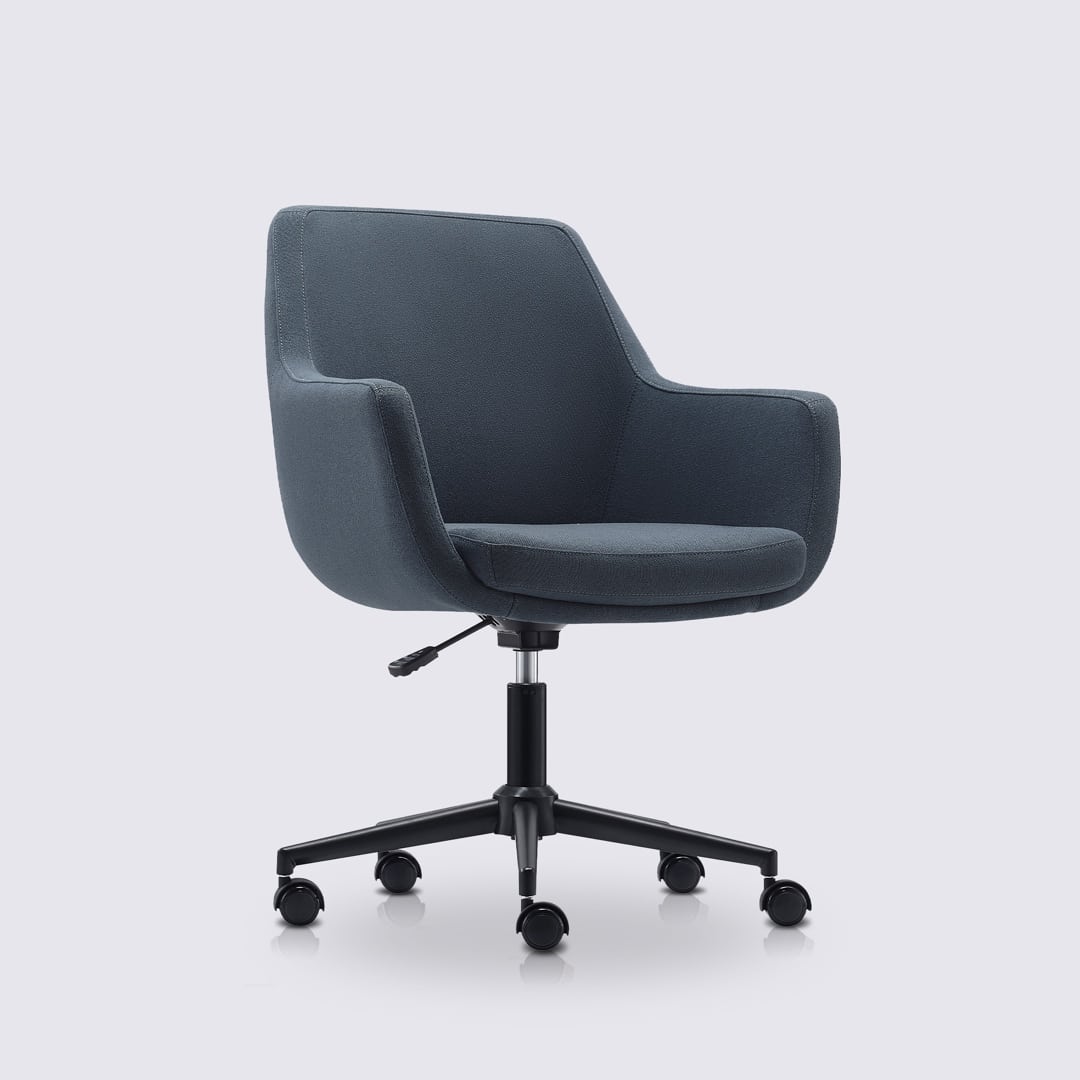 chaise de bureau ergonomique emma avec roulette et accoudoir en tissu linen bleu barbeau et base noir matte