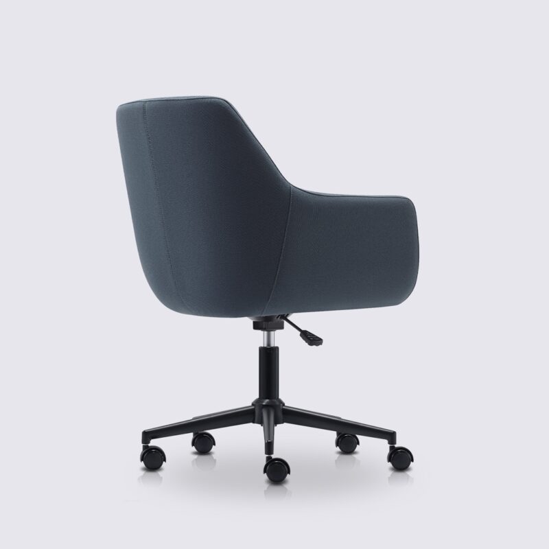 chaise de bureau design emma avec roulette et accoudoir en tissu linen bleu barbeau et base noir matte