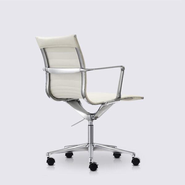 chaise de bureau eames haut de gamme avec roulette et accoudoir en cuir blanc et aluminium poli livio premium
