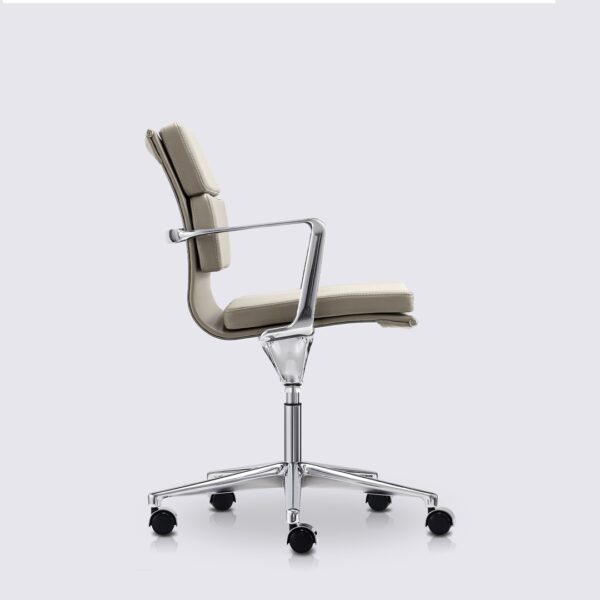 chaise de bureau ergonomique avec roulette et accoudoir en cuir gris et aluminium chrome alberto premium