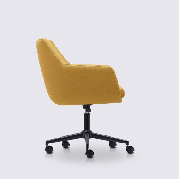 fauteuil de bureau scandinave emma avec roulette et accoudoir en tissu linen jaune moutarde et base noir matte