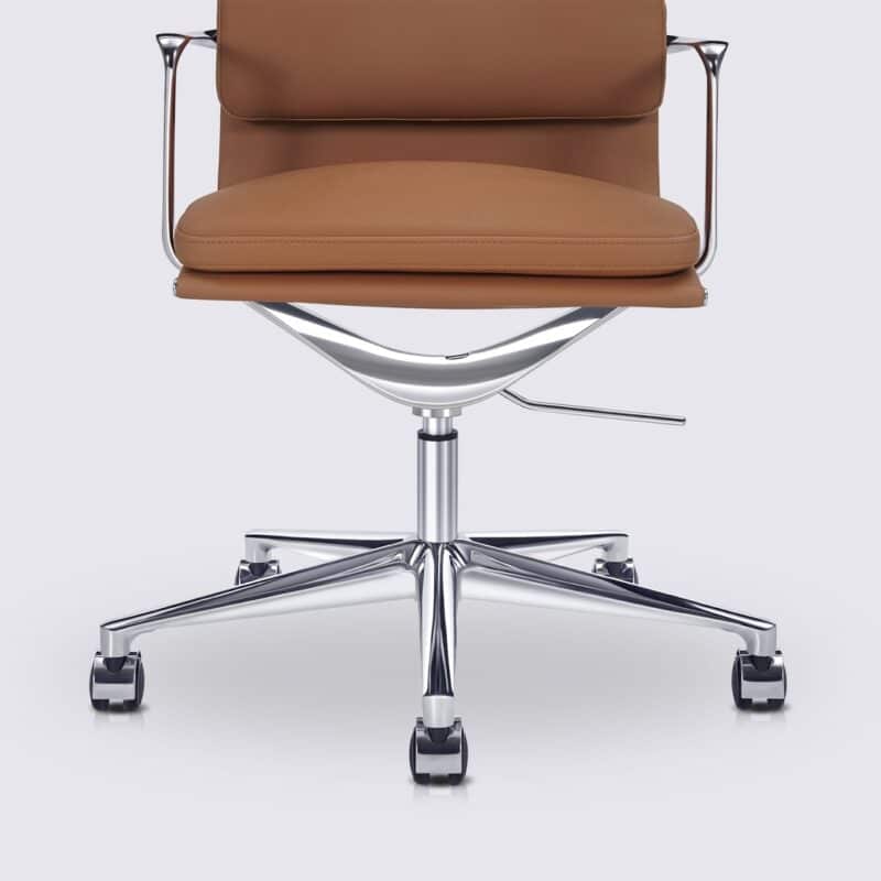 chaise de bureau eames ea219 design dossier haut roulette et accoudoir cuir cognac et aluminium chrome