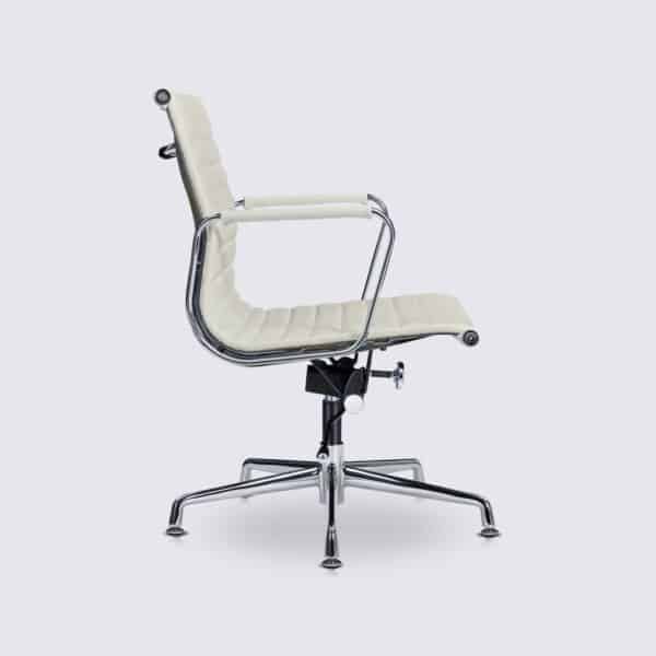 chaise de bureau moderne eames alu EA117 en cuir blanc base fxe