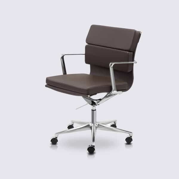 chaise de bureau style eames soft pad ea217 cuir marron foncé roulettes et accoudoirs alberto premium