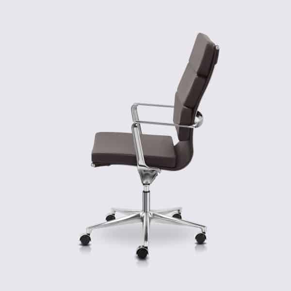 chaise de bureau style eames soft pad ea219 cuir marron foncé roulettes et accoudoirs alberto premium haute