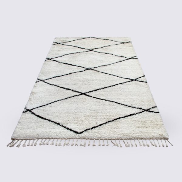 tapis salon berbère marocain losange blanc noir et beige fait main shaggy en laine nouvelle zelande 160x230cm jalila