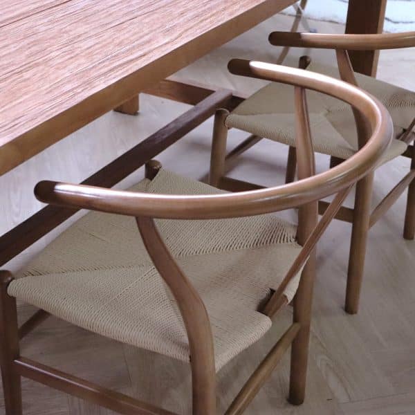 chaise wishbone de salle à manger en bois de noyer et rotin naturel CH24 Hans Wegner Carl Hansen dupe