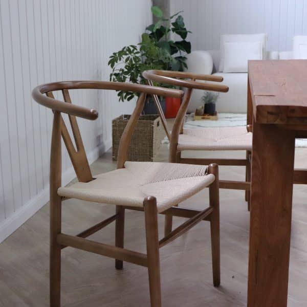 chaise wishbone de salle à manger en bois de noyer et rotin naturel CH24 Hans Wegner Carl Hansen