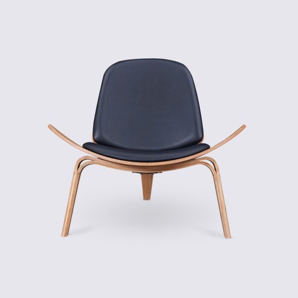 Sedia hans wegner shell ch07 in legno di frassino e pelle nera design a treppiede per il soggiorno