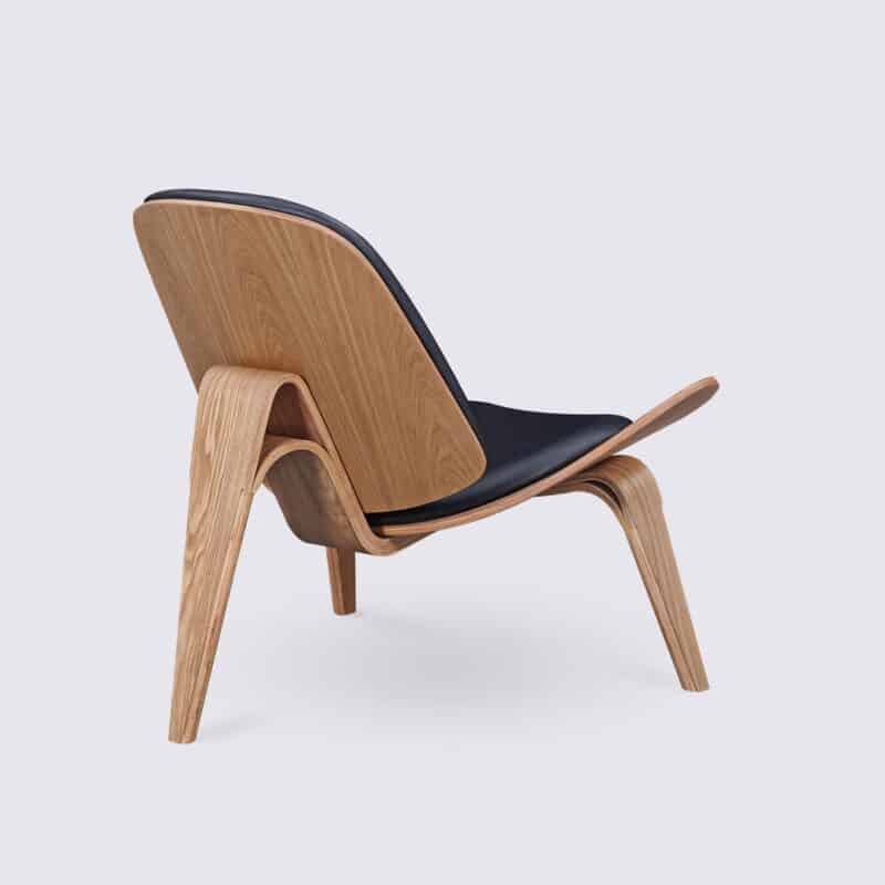 Sedia hans wegner shell ch07 in legno di frassino e pelle nera design a treppiede per il soggiorno