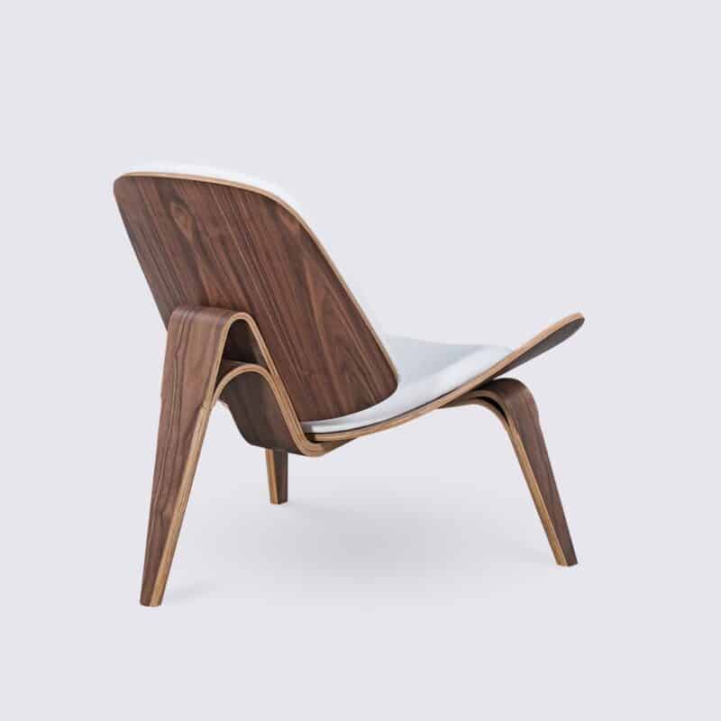 Sedia hans wegner a conchiglia ch07 in legno di noce e pelle bianca design a treppiede per il soggiorno