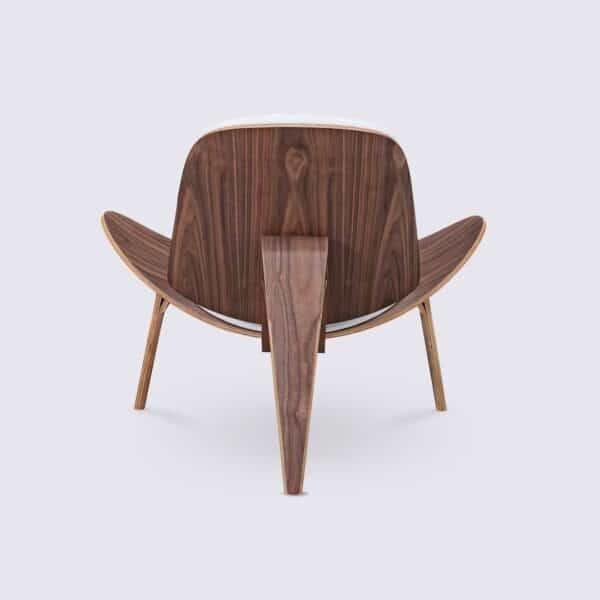 Sedia hans wegner a conchiglia ch07 in legno di noce e pelle bianca design a treppiede per il soggiorno