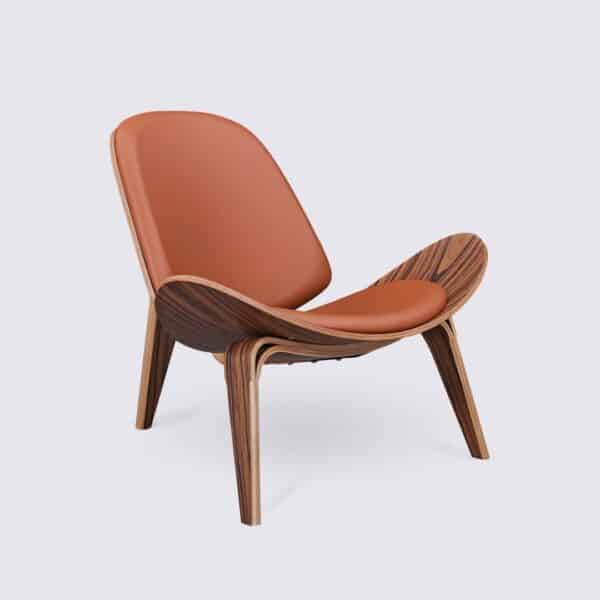 chaise shell ch07 hans wegner en bois de palissandre et cuir cognac design tripode pour le salon