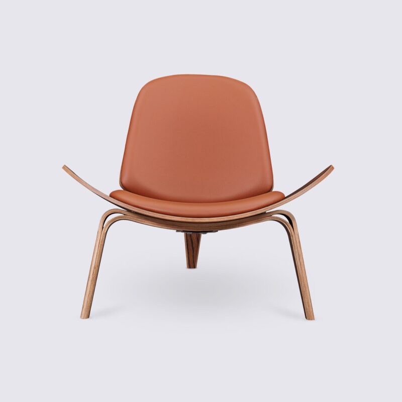 reprodução hans wegner shell chair ch07 em jacarandá e couro cognac design tripé para a sala de estar