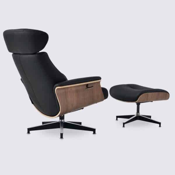 comoda sedia da salotto reclinabile regolabile in pelle nera pieno fiore e legno di noce con pouf in stile eames