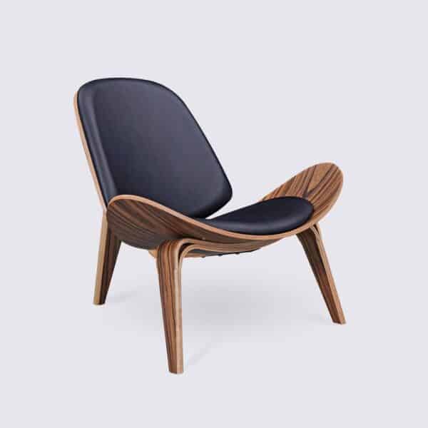 sillón hans wegner shell ch07 de palisandro y cuero negro diseño trípode para el salón