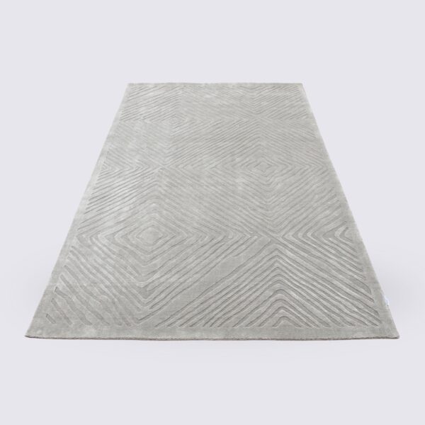 tapis de salon moderne losange gris clair fait main en laine et viscose grand