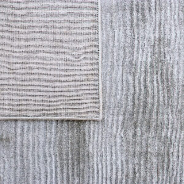 tapis moderne gris clair fait main en viscose grand format 200cm 300cm pour salon