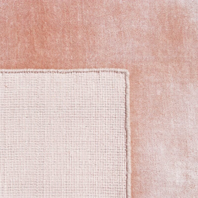 tapis moderne uni rose clair grand format fait main manarola en viscose pour le salon 160cm 230cm