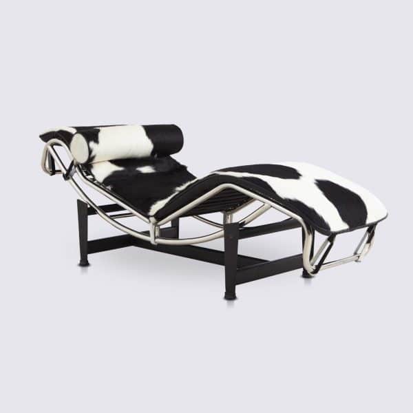 chaise longue Lc4 le corbusier charlotte perriand noir et blanc vrai cuir vachette peau tachetée réglable