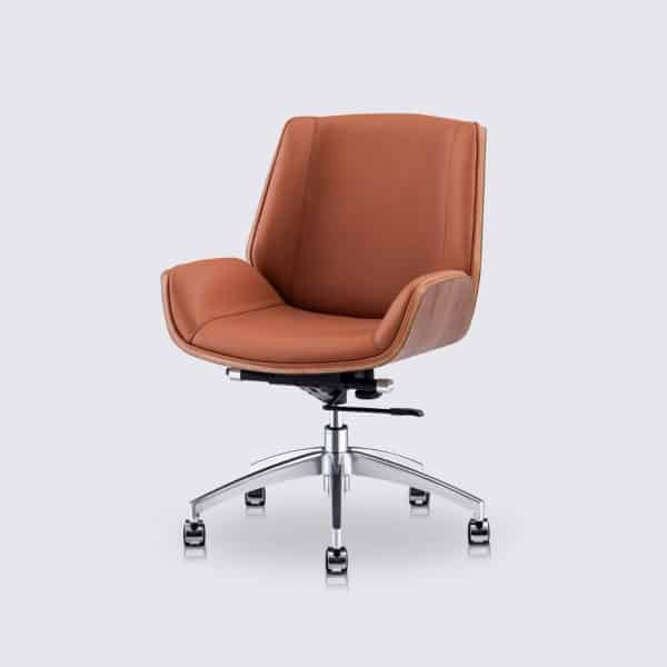 fauteuil de bureau eames en cuir cognac et bois de noyer roulette avec accoudoirs