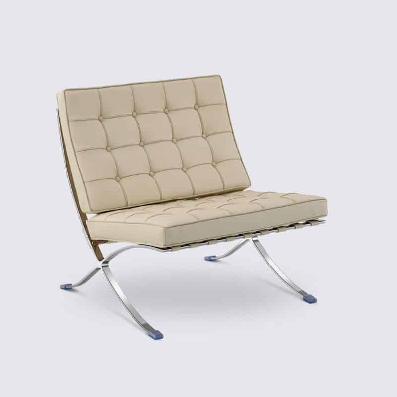 fauteuil barcelona couleur crème clair en cuir et acier inoxydable mie van der roes
