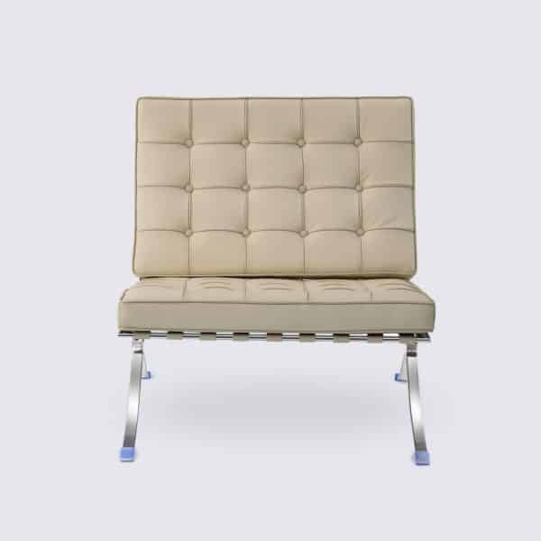 fauteuil barcelona replica couleur crème clair en cuir et acier inoxydable mie van der roes