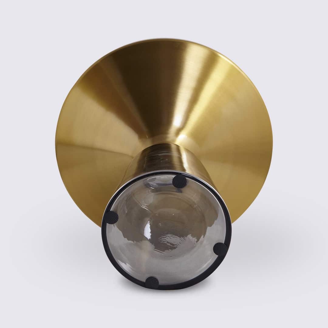 table d'appoint bout de table bell replique en verre trempe gris foncé et laiton classicon
